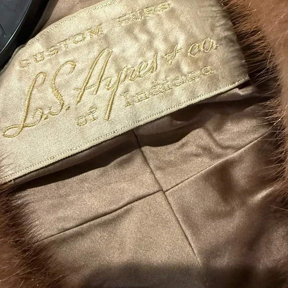 Elegant Tan/Brown Mink Stole/Cape - Picture 3 of 5